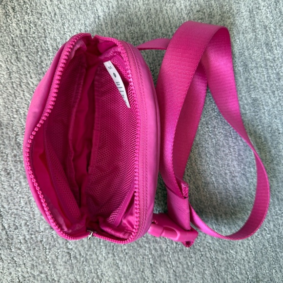 Lululemon Everywhere Belt Bag Sonic Pink - Picture 3 of 5